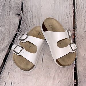 Adrienne Vittadini White Double Strap Buckle Sandals Size 5